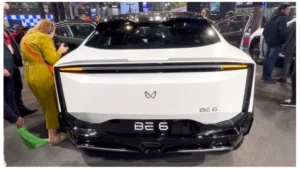 गरीबों के बजट में आई महिंद्रा की प्रीमियम EV कार, मिलेगा 683KM की ड्राइविंग रेंज